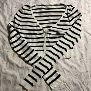 Striped Black and White Women's Cropped Long Sleeve
